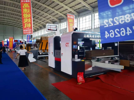 碰线机展会实景